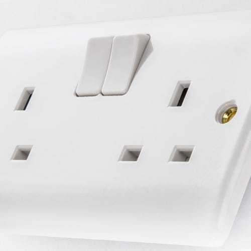 استخدام بعض المركبات البلاستيكية الهندسية في المفاتيح والمقابس