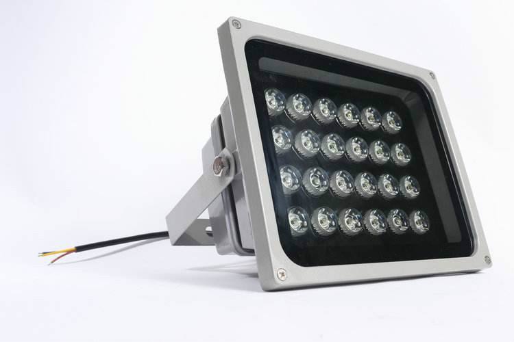 لماذا يتم استخدام مواد سبائك PC/ABS على نطاق واسع في علب معدات الإضاءة الصناعية