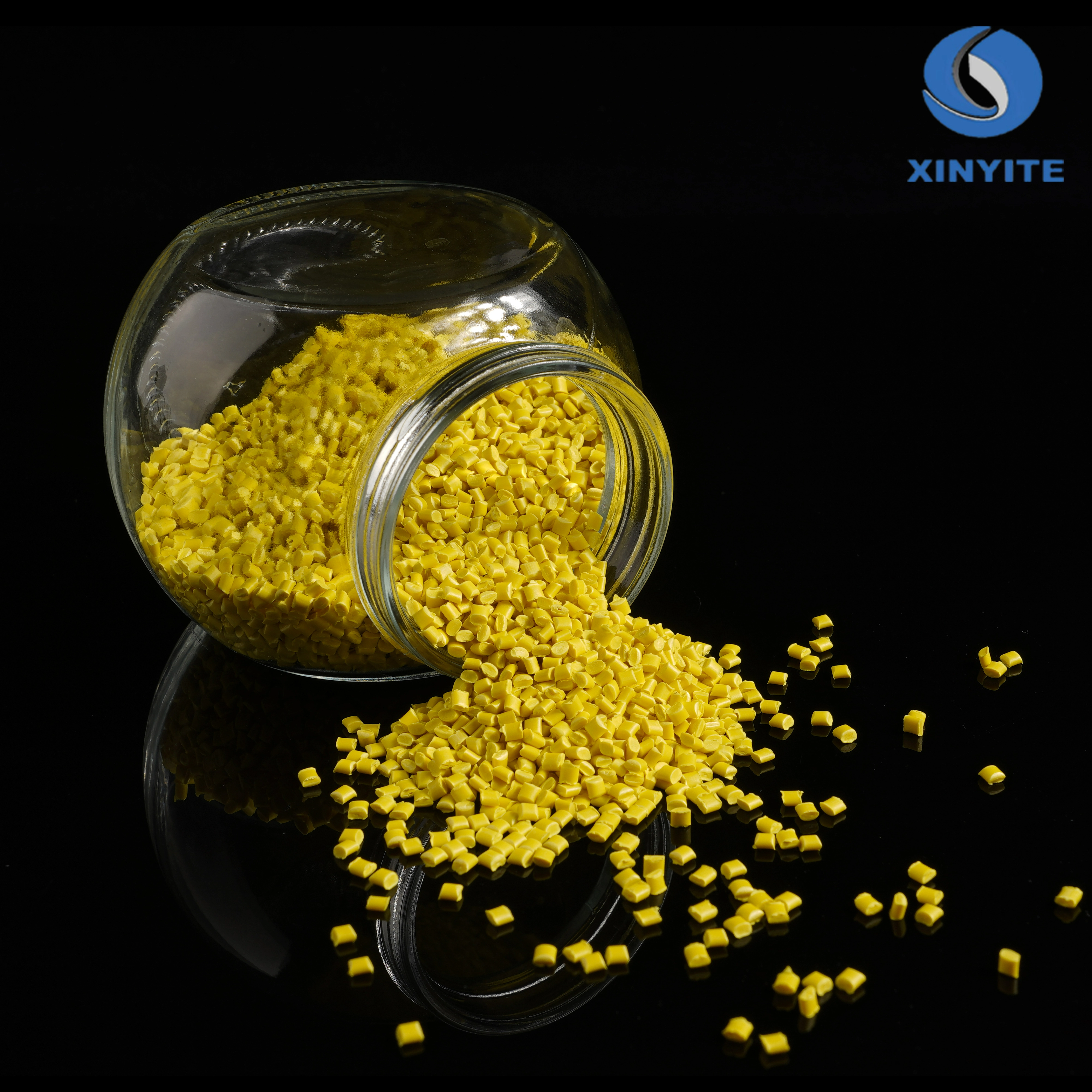 التغلب على الحرارة في التصميمات الداخلية للسيارات: كيف يعمل TD40 PP كمادة لمقصورة السيارات